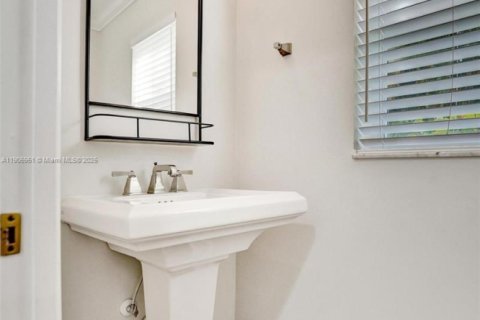 Villa ou maison à louer à Boca Raton, Floride: 4 chambres, 232.16 m2 № 1957282 - photo 29