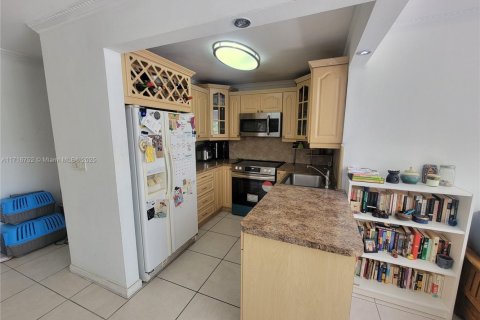 Condominio en venta en North Miami, Florida, 1 dormitorio, 71.07 m2 № 1468257 - foto 10