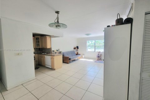 Condominio en venta en North Miami, Florida, 1 dormitorio, 71.07 m2 № 1468257 - foto 9