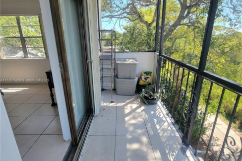 Condominio en venta en North Miami, Florida, 1 dormitorio, 71.07 m2 № 1468257 - foto 17
