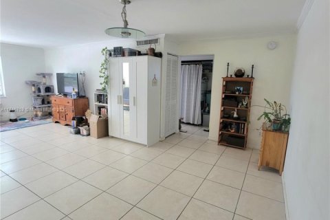 Condominio en venta en North Miami, Florida, 1 dormitorio, 71.07 m2 № 1468257 - foto 6