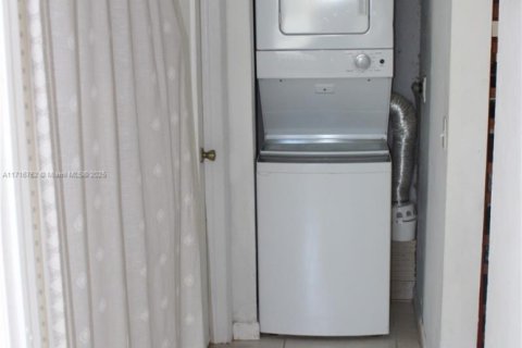 Condominio en venta en North Miami, Florida, 1 dormitorio, 71.07 m2 № 1468257 - foto 12