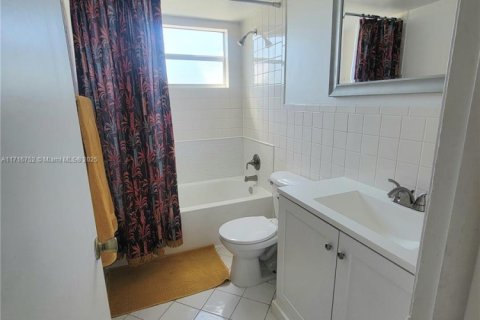 Condominio en venta en North Miami, Florida, 1 dormitorio, 71.07 m2 № 1468257 - foto 14