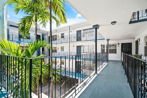 Condominio en venta en North Miami, Florida, 1 dormitorio, 71.07 m2 № 1468257 - foto 1
