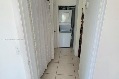 Condominio en venta en North Miami, Florida, 1 dormitorio, 71.07 m2 № 1468257 - foto 13