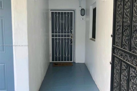 Condominio en venta en North Miami, Florida, 1 dormitorio, 71.07 m2 № 1468257 - foto 4