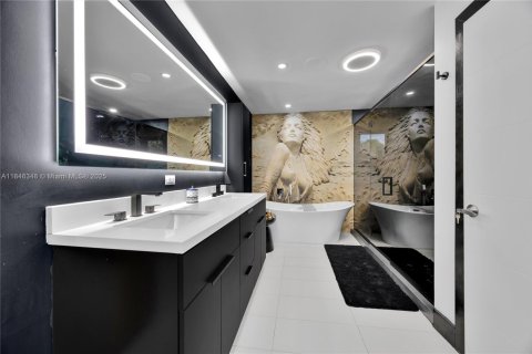 Купить виллу или дом в Корал-Гейблс, Флорида 5 спален, 259.75м2, № 1958275 - фото 29