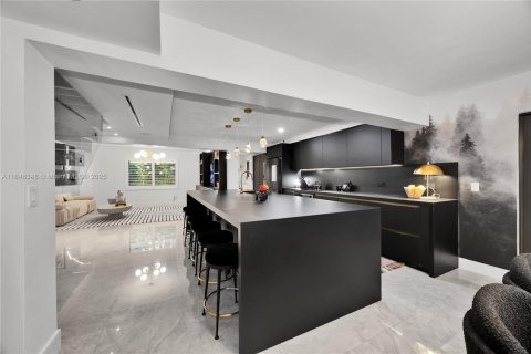 Купить виллу или дом в Корал-Гейблс, Флорида 5 спален, 259.75м2, № 1958275 - фото 19