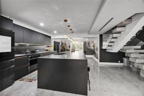 Купить виллу или дом в Корал-Гейблс, Флорида 5 спален, 259.75м2, № 1958275 - фото 17