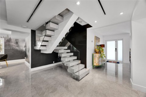 Купить виллу или дом в Корал-Гейблс, Флорида 5 спален, 259.75м2, № 1958275 - фото 25