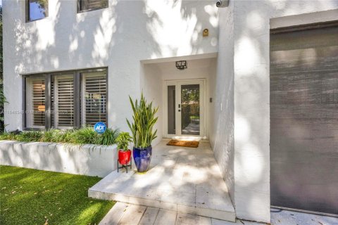 Купить виллу или дом в Корал-Гейблс, Флорида 5 спален, 259.75м2, № 1958275 - фото 3