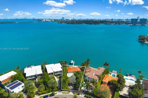 Купить виллу или дом в Майами-Бич, Флорида 4 спальни, 410.63м2, № 2049193 - фото 2