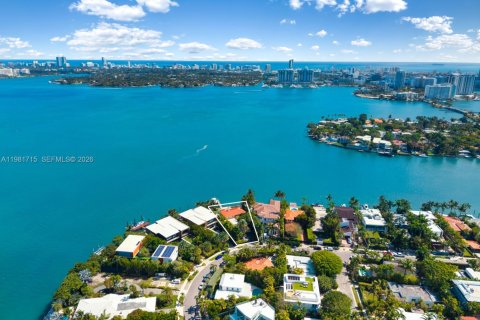 Дом в Майами-Бич, Флорида 4 спальни, 410.63м2 № 2049193