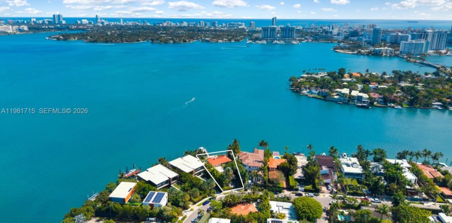 Дом в Майами-Бич, Флорида 4 спальни, 410.63м2 № 2049193