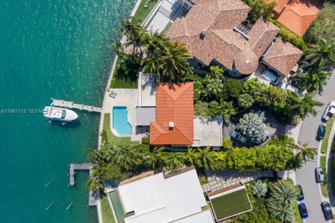 Купить виллу или дом в Майами-Бич, Флорида 4 спальни, 410.63м2, № 2049193 - фото 13