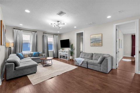 House in Tampa, Florida 5 bedrooms, 393.91 sq.m. № 1818890 - photo 27