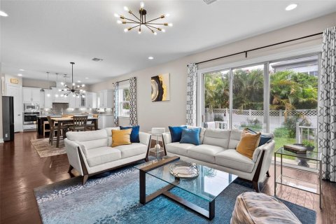House in Tampa, Florida 5 bedrooms, 393.91 sq.m. № 1818890 - photo 18
