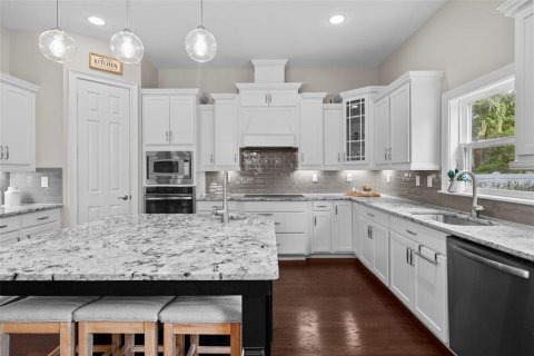 House in Tampa, Florida 5 bedrooms, 393.91 sq.m. № 1818890 - photo 6