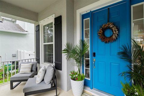 House in Tampa, Florida 5 bedrooms, 393.91 sq.m. № 1818890 - photo 2