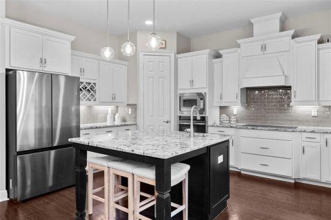 House in Tampa, Florida 5 bedrooms, 393.91 sq.m. № 1818890 - photo 5