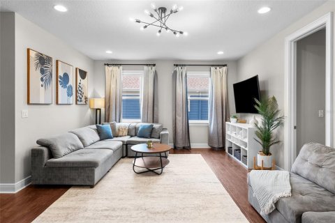 House in Tampa, Florida 5 bedrooms, 393.91 sq.m. № 1818890 - photo 29