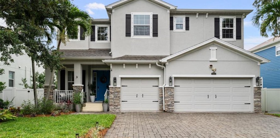 House in Tampa, Florida 5 bedrooms, 393.91 sq.m. № 1818890
