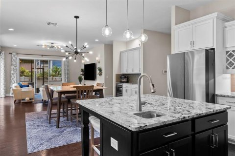 House in Tampa, Florida 5 bedrooms, 393.91 sq.m. № 1818890 - photo 3
