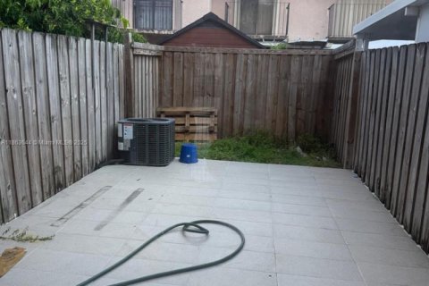 Condominio en venta en Hialeah, Florida, 2 dormitorios, 76.64 m2 № 1891924 - foto 6