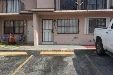 Condominio en venta en Hialeah, Florida, 2 dormitorios, 76.64 m2 № 1891924 - foto 1
