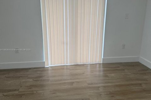 Condominio en venta en Hialeah, Florida, 2 dormitorios, 76.64 m2 № 1891924 - foto 3