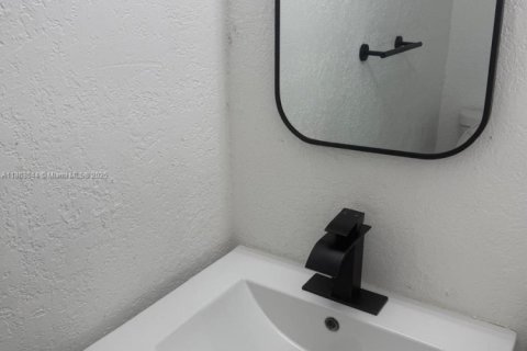 Condominio en venta en Hialeah, Florida, 2 dormitorios, 76.64 m2 № 1891924 - foto 8