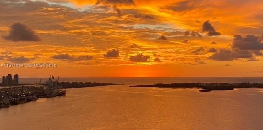 Condo à Miami Beach, Floride, 2 chambres  № 2033959