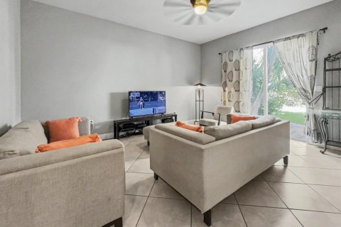 Touwnhouse à vendre à Coconut Creek, Floride: 3 chambres, 168.9 m2 № 2270880 - photo 7