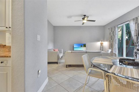 Touwnhouse à vendre à Coconut Creek, Floride: 3 chambres, 168.9 m2 № 2270880 - photo 10