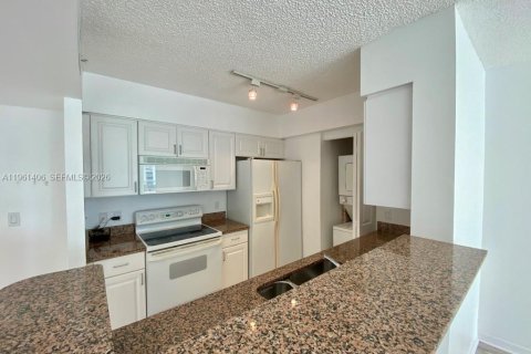 Condo in Miami, Florida, 1 bedroom № 2025865 - photo 5