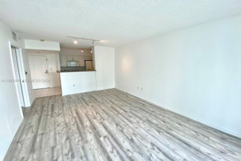 Condo in Miami, Florida, 1 bedroom № 2025865 - photo 7