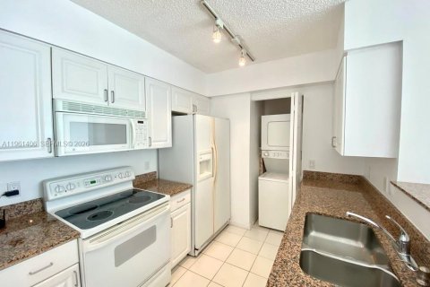 Condo in Miami, Florida, 1 bedroom № 2025865 - photo 4