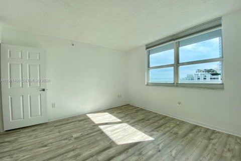 Condo in Miami, Florida, 1 bedroom № 2025865 - photo 15