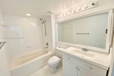 Condo in Miami, Florida, 1 bedroom № 2025865 - photo 14