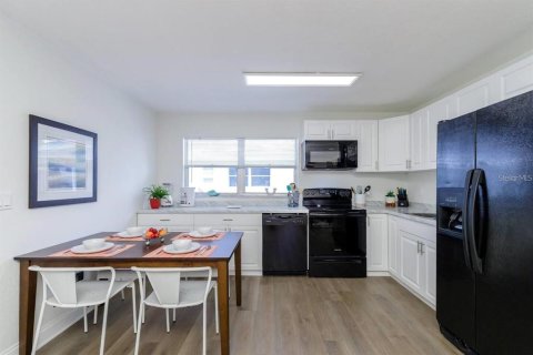 Appartement à louer à Sarasota, Floride: 2 chambres, 88.26 m2 № 2228097 - photo 2