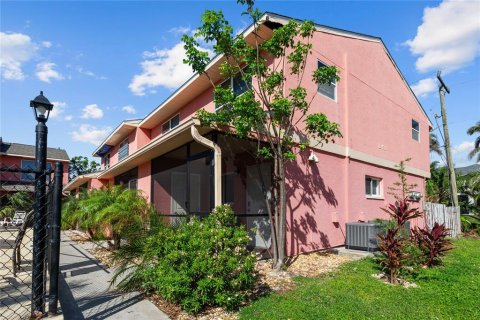 Купить таунхаус в Форт Майерс, Флорида 7 комнат, 80.64м2, № 1447143 - фото 1