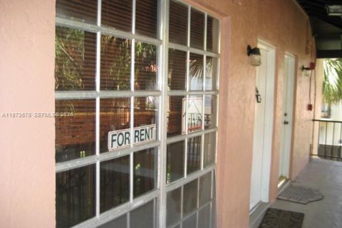 Copropriété à louer à Miami, Floride: 1 chambre, 51.56 m2 № 2268746 - photo 8
