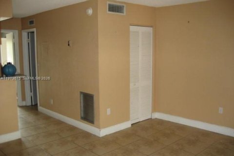 Copropriété à louer à Miami, Floride: 1 chambre, 51.56 m2 № 2268746 - photo 4