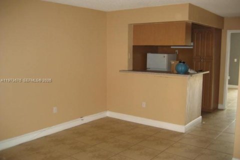 Copropriété à louer à Miami, Floride: 1 chambre, 51.56 m2 № 2268746 - photo 3