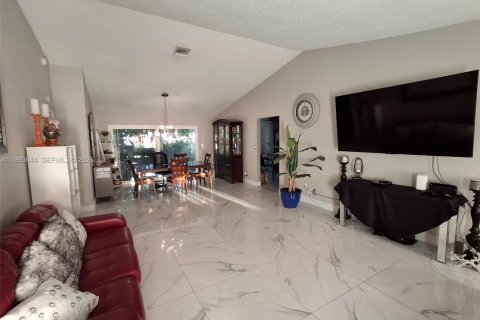 House in Sunrise, Florida 3 bedrooms, 165.37 sq.m. № 2021814 - photo 3