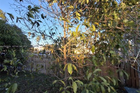 House in Sunrise, Florida 3 bedrooms, 165.37 sq.m. № 2021814 - photo 26