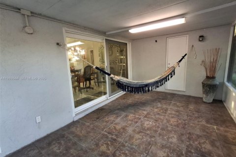 House in Sunrise, Florida 3 bedrooms, 165.37 sq.m. № 2021814 - photo 30