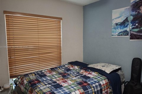 House in Sunrise, Florida 3 bedrooms, 165.37 sq.m. № 2021814 - photo 6