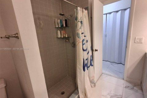 House in Sunrise, Florida 3 bedrooms, 165.37 sq.m. № 2021814 - photo 11