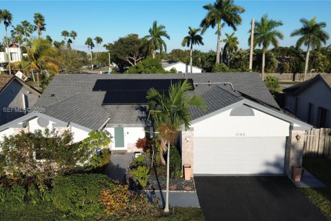 House in Sunrise, Florida 3 bedrooms, 165.37 sq.m. № 2021814